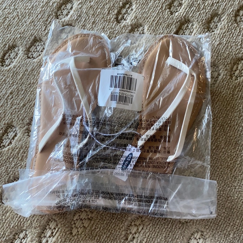 Old navy flip flops NWT